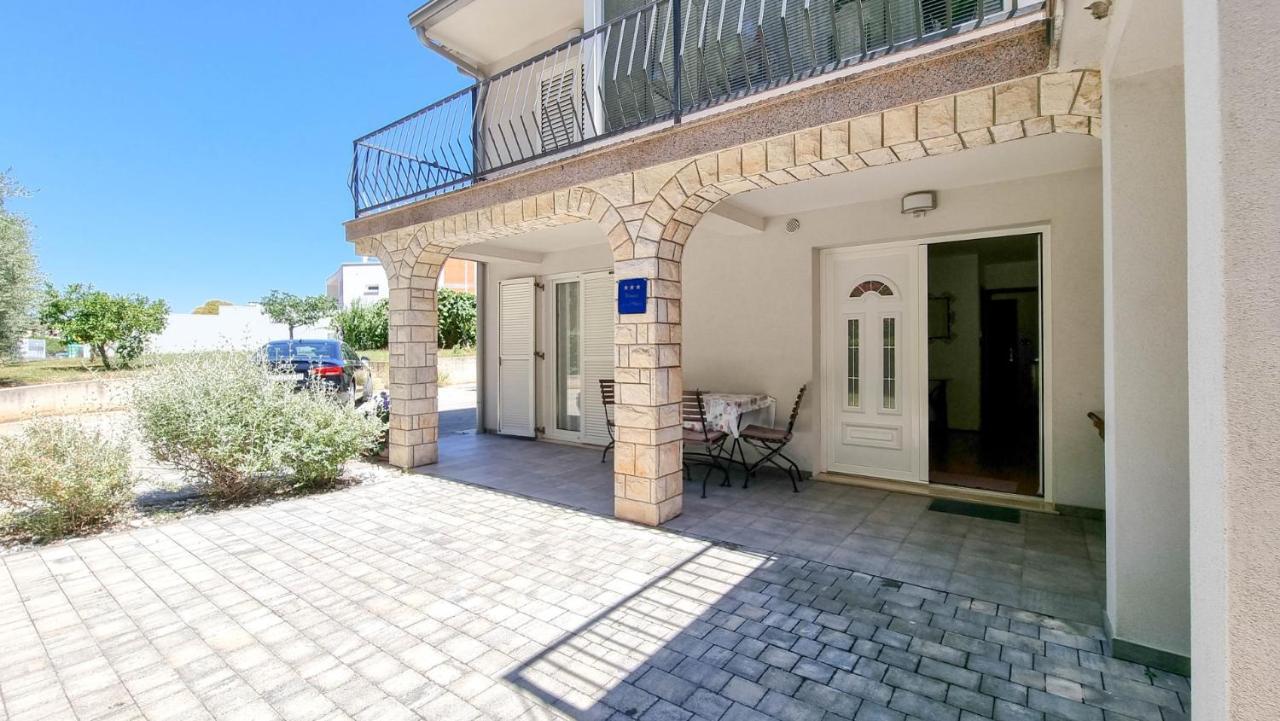Ena Apartment Novigrad  Exterior photo